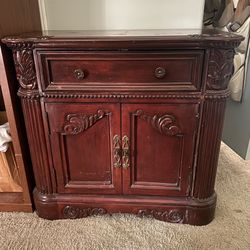 Mahogany-style Bedroom set, with king size bed & black headboard
