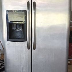 Fridgidaire Refrigerator 