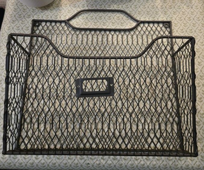Farmhouse Wire Primitive Wall Mount Letter Holder