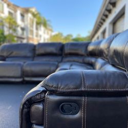 Couch/Sofa Sectional - Manual Recliner - Genuine Leather - Delivery Available 🚛