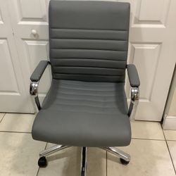 SILLA DEOFICINA.  SE TIENE QUE VENDER ANTES QUE TERMINE EL MES.  