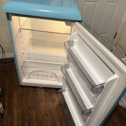 Galanz 4.4-cu ft Mini Fridge ( Blue ) ENERGY STAR 