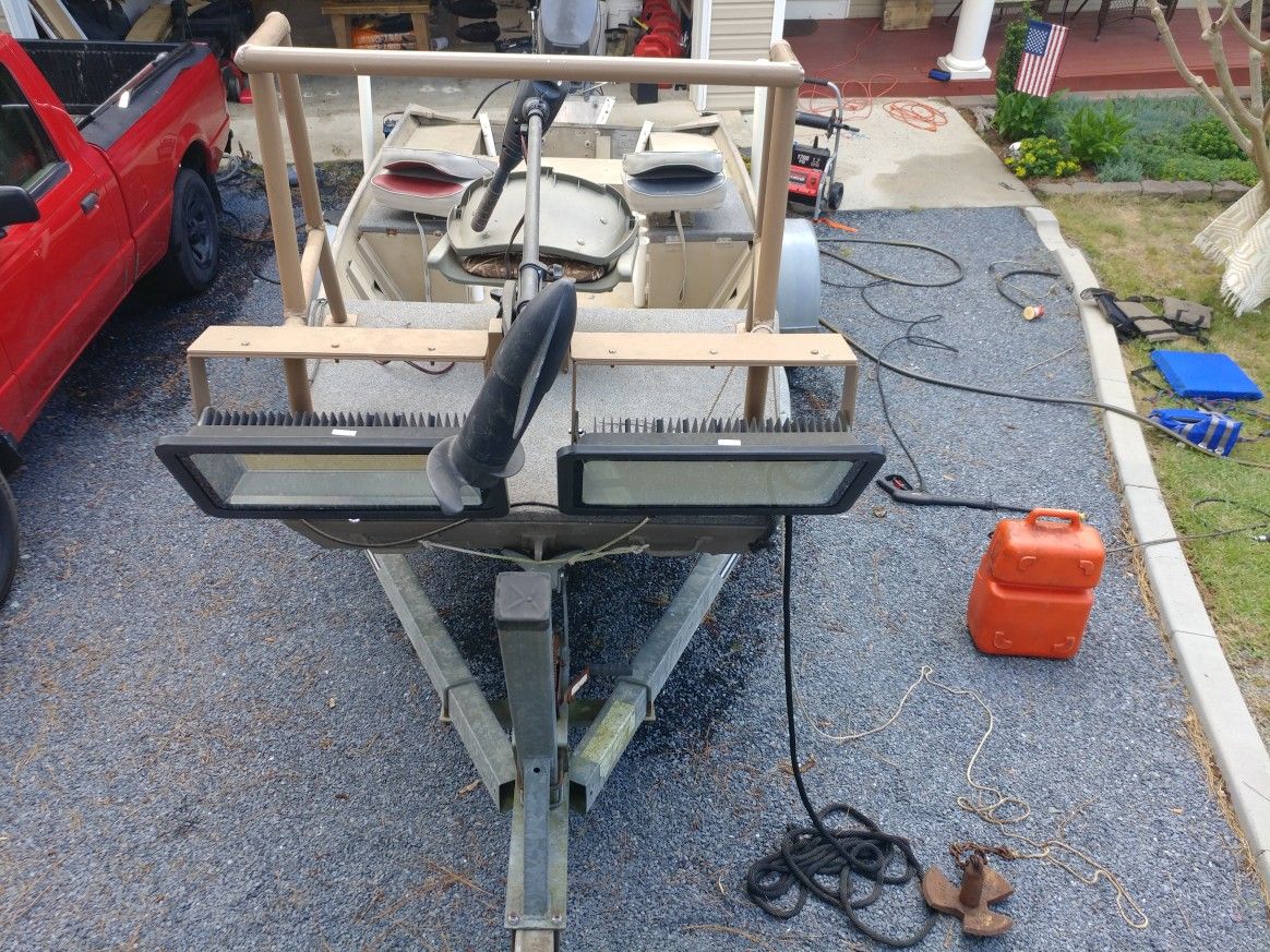 14 foot John boat / flounder gigging for Sale in Pinehurst, NC OfferUp