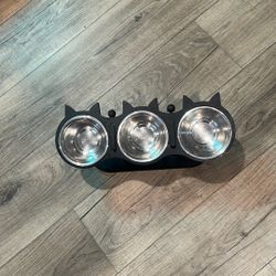 Triple Bowl Cat Food Server