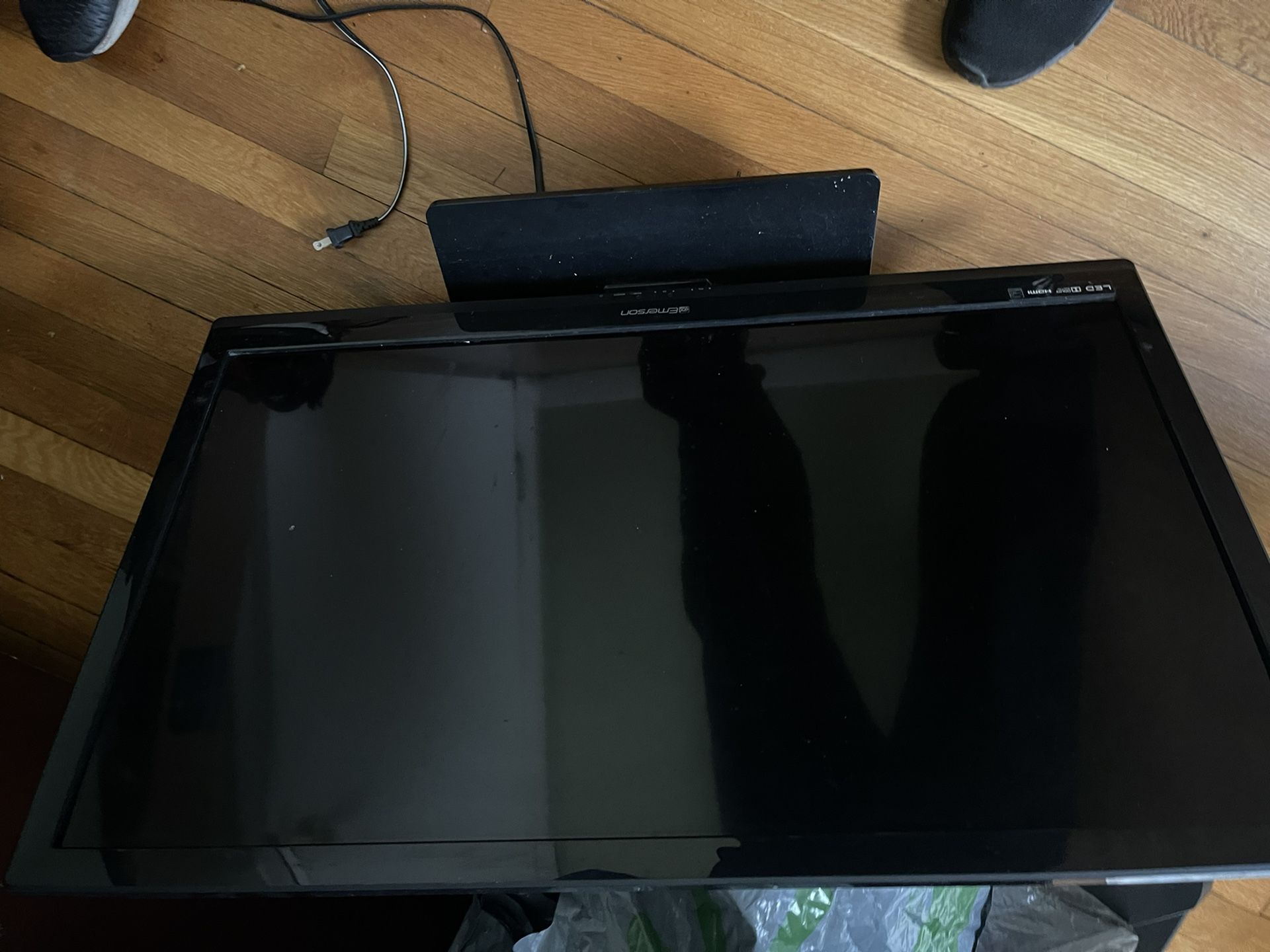 Emerson TV 32 Inch