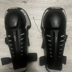 Titan Fox Knee Pads 