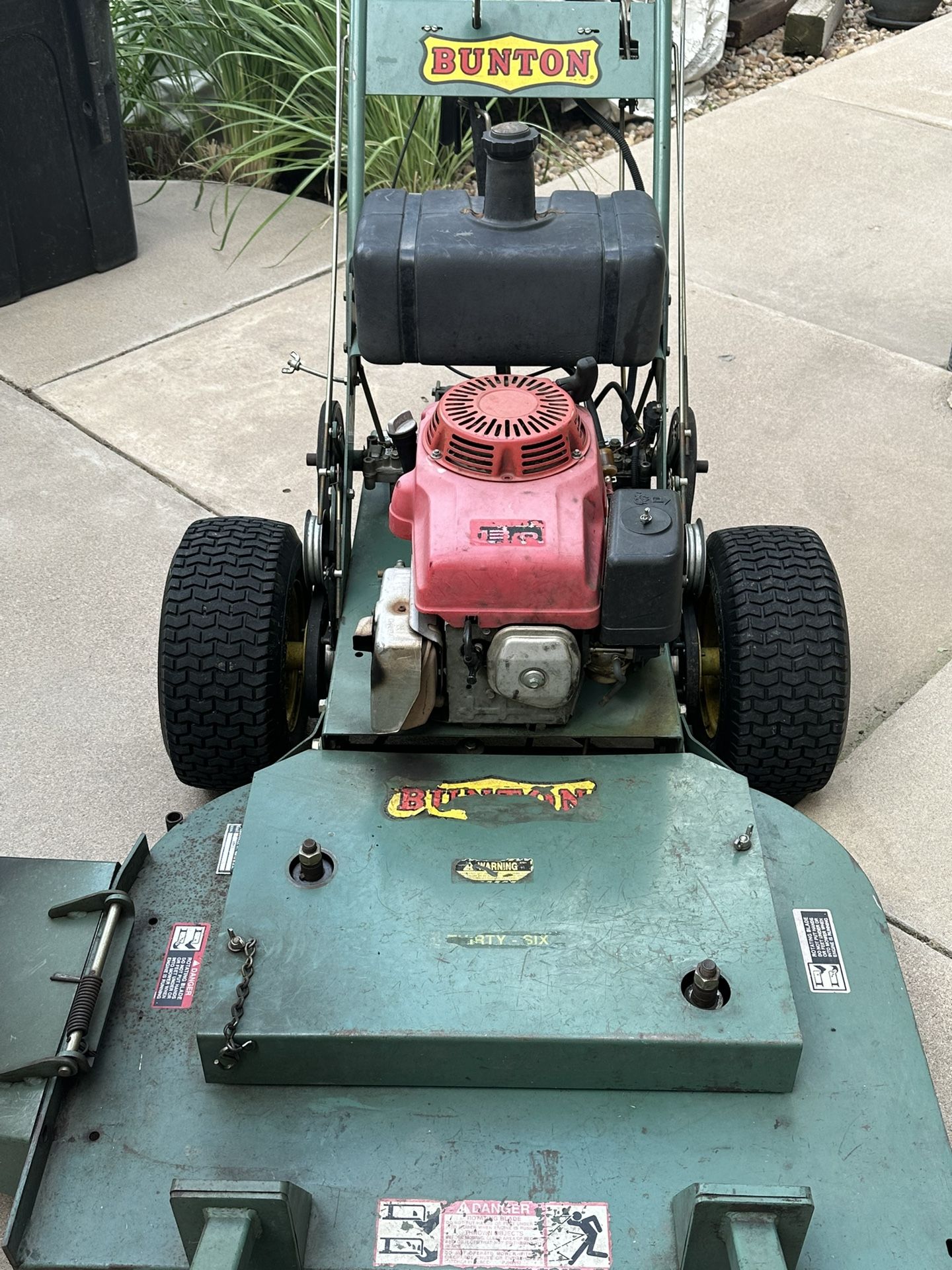 Bunton 36” Lawn Mower With 13hp Honda Engine
