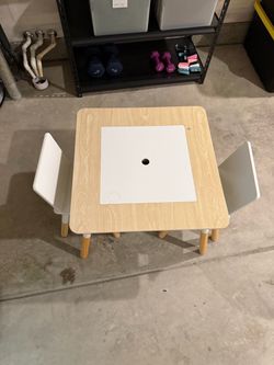 kids table and chairs