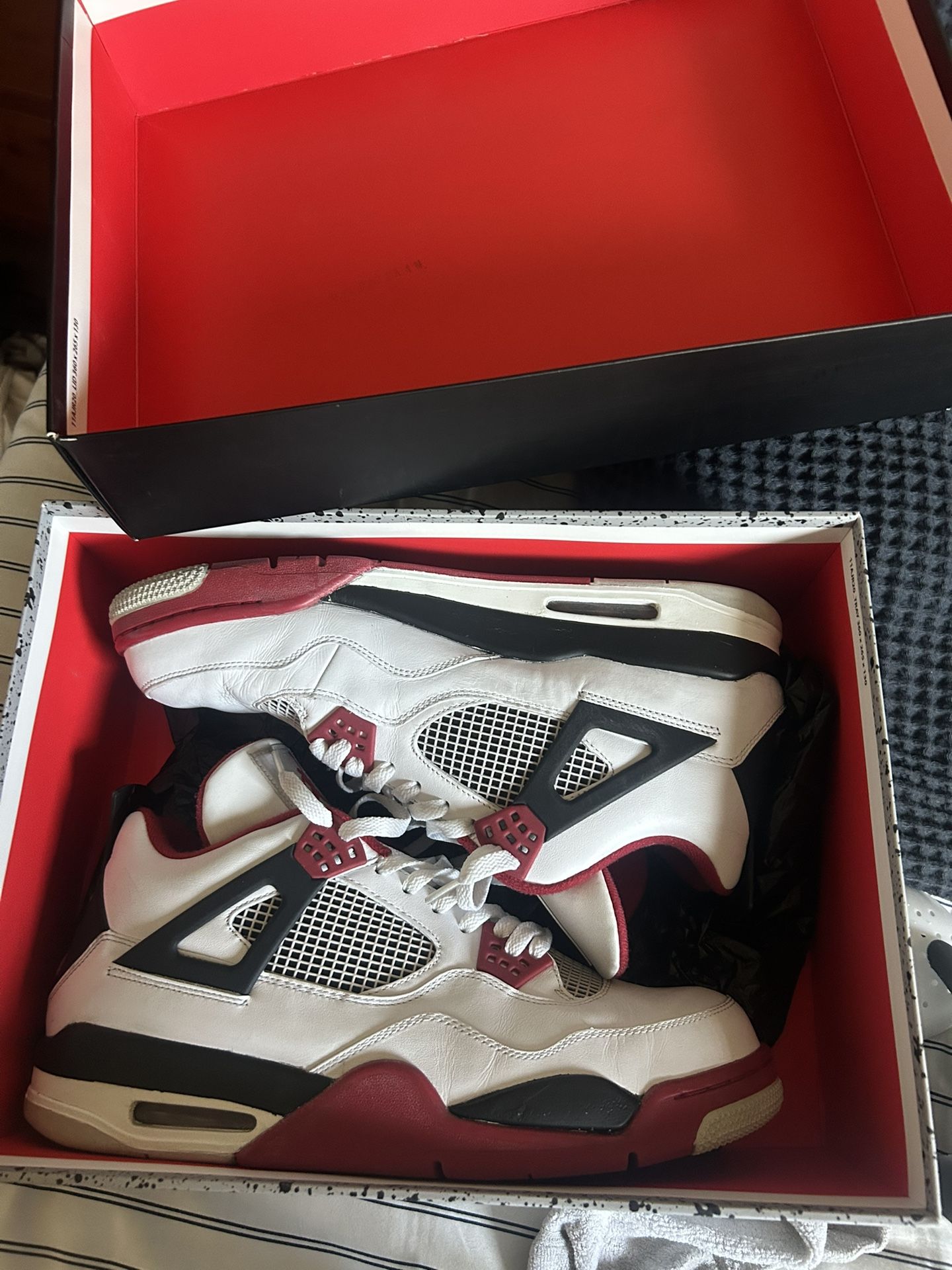 JORDAN 4(FOUR) FIRE RED (SIZE 13)