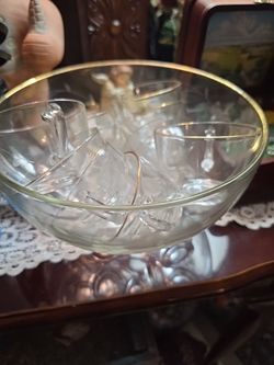 Vintage Anchor Hocking Punch Bowl With 12 Glasses Gold Trim Grape Leaf Etching