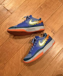 Nike Basketball Shoes Youth Size 6Y Excellent Condition