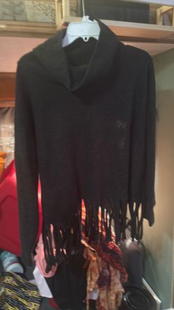 Long sleeve sweater with fringe