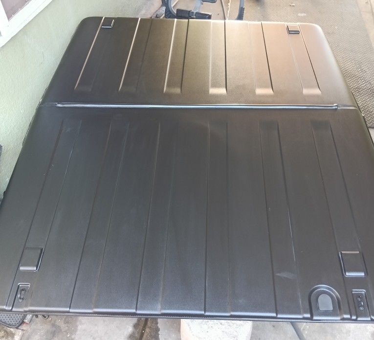 Ford Ranger Hard Bed Cover/$150