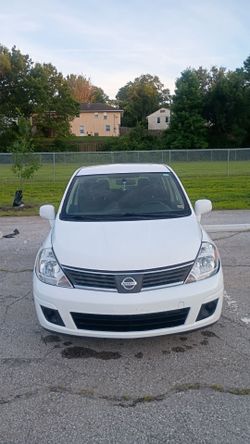 2011 Nissan versa
