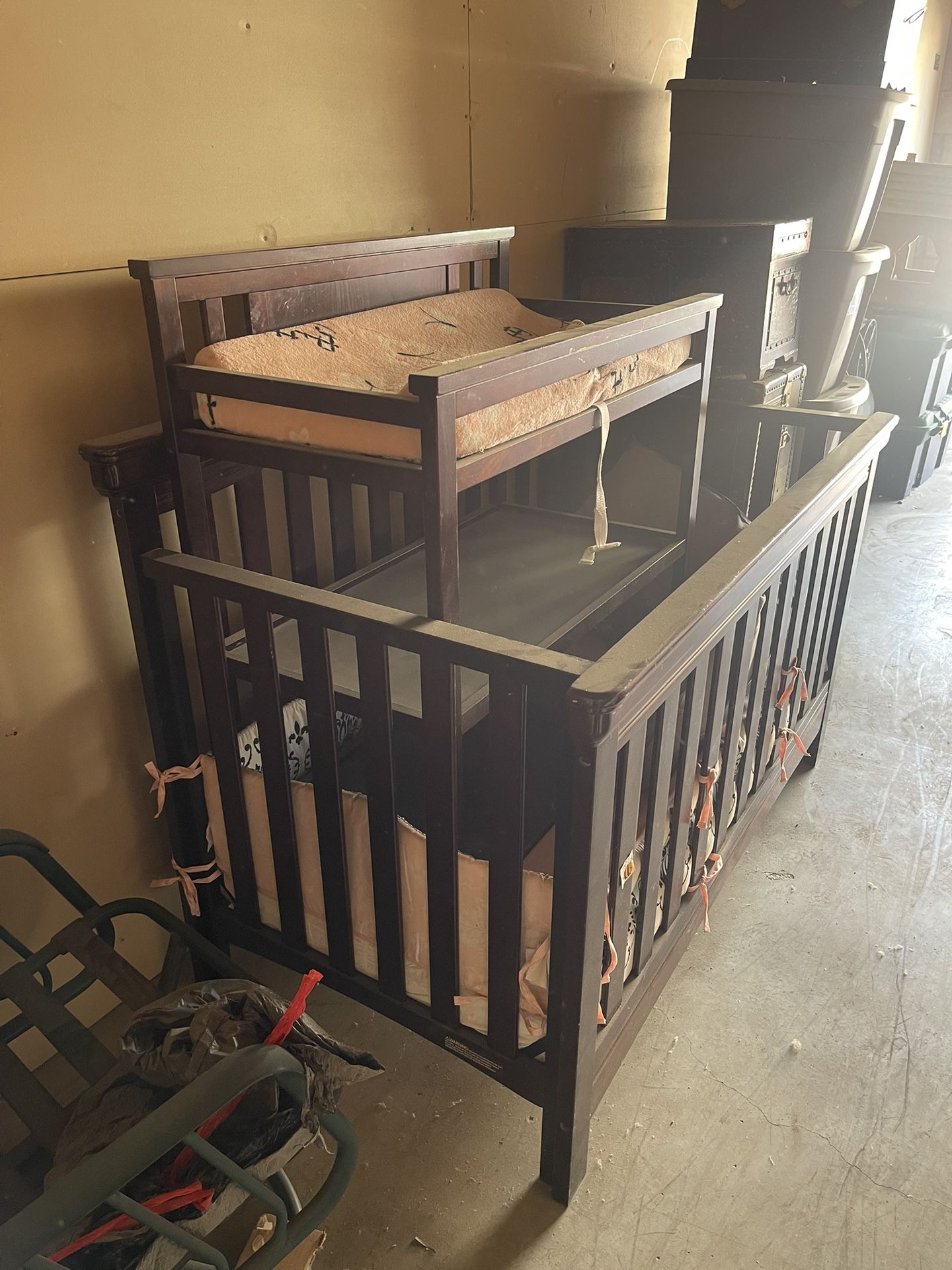 Baby Crib/bed  with Changing Table. 