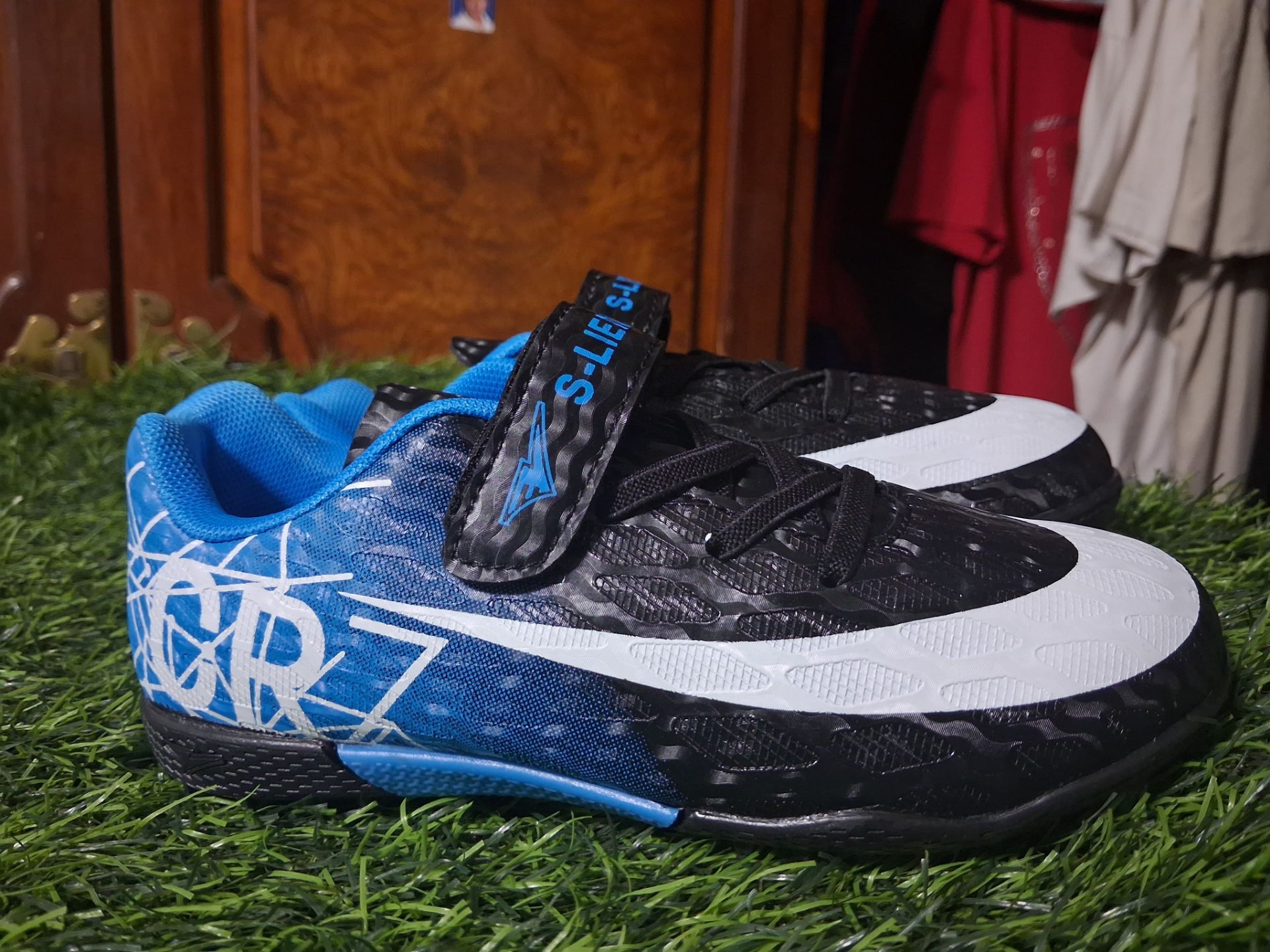 Kids 10c turf soccer cleats