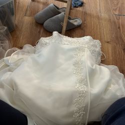 Wedding Gown And Vail Size 14