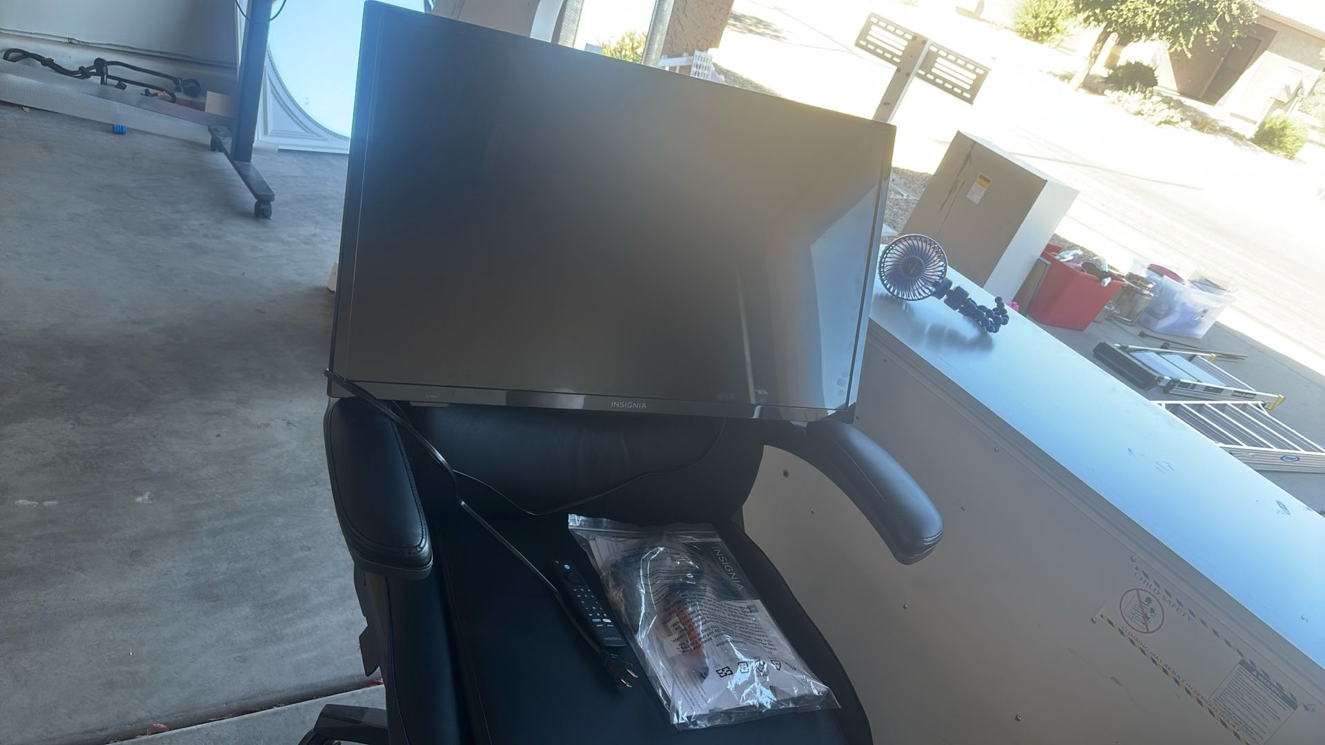 32’’ Smart TV With Amazon 