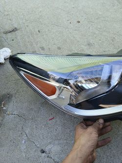Used Kia Rio Front Passenger Headlight 2018..