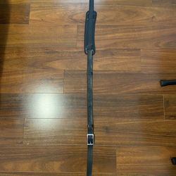 Vintage style leather padded guitar strap black