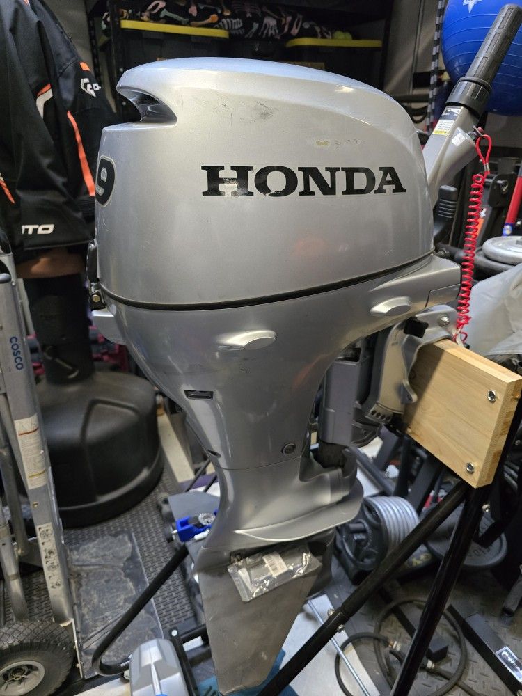 9.9 Honda Outboard Motor
