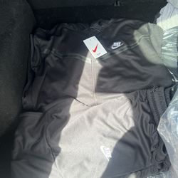 Mens Nike sweatsuits sizes small,large,xl,2x,3x $70 each hmu 🤙🏾 💯🔥