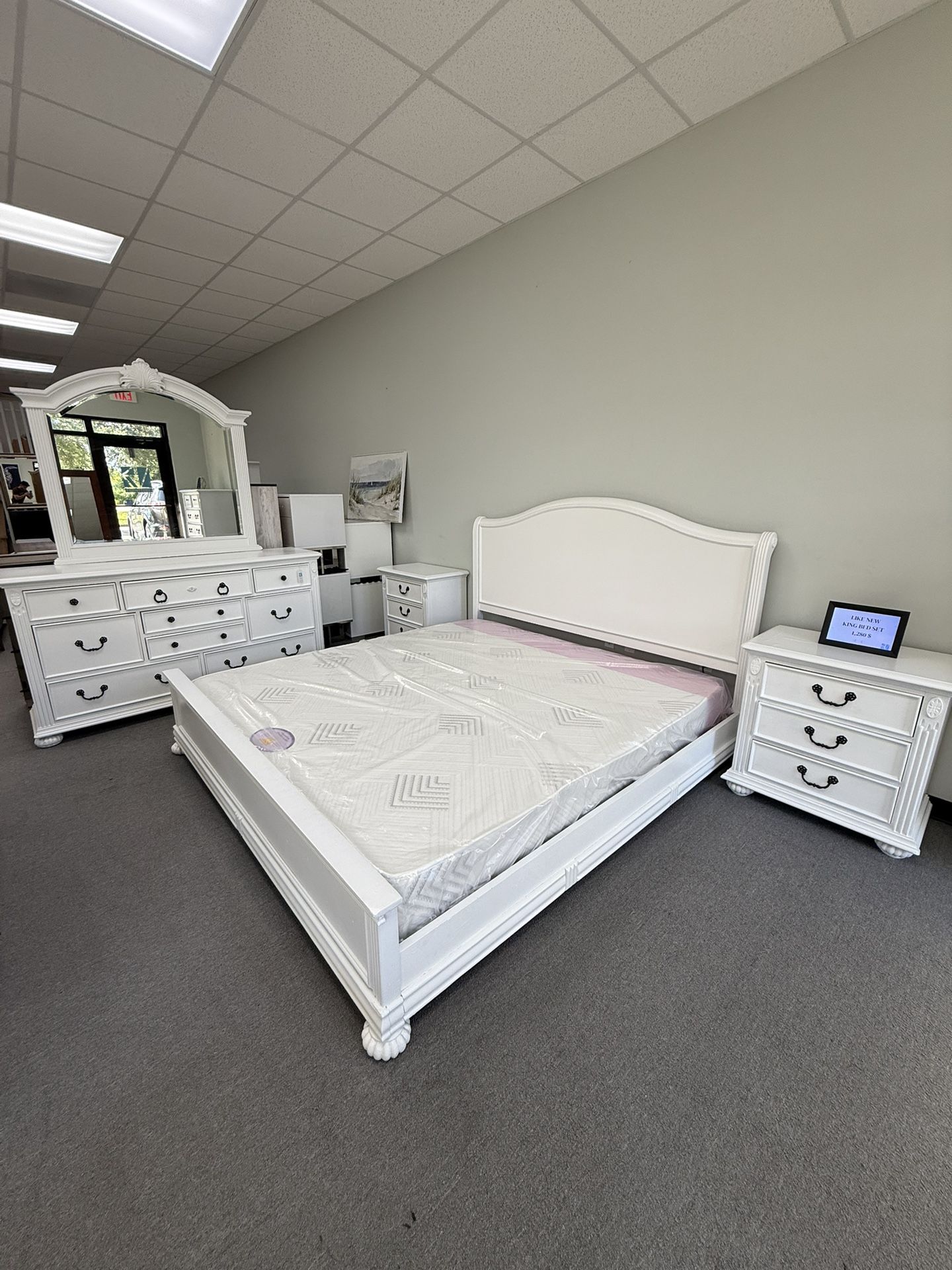 King bedroom set (FREE 24H DELIVERY AND SETUP)