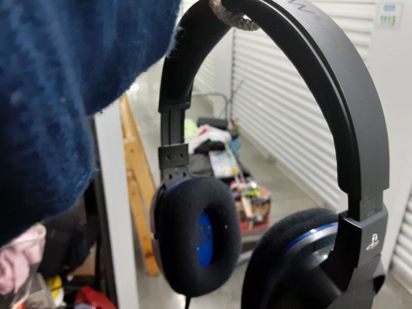 Nice Playstation Gaming Wired Headphones with Mic