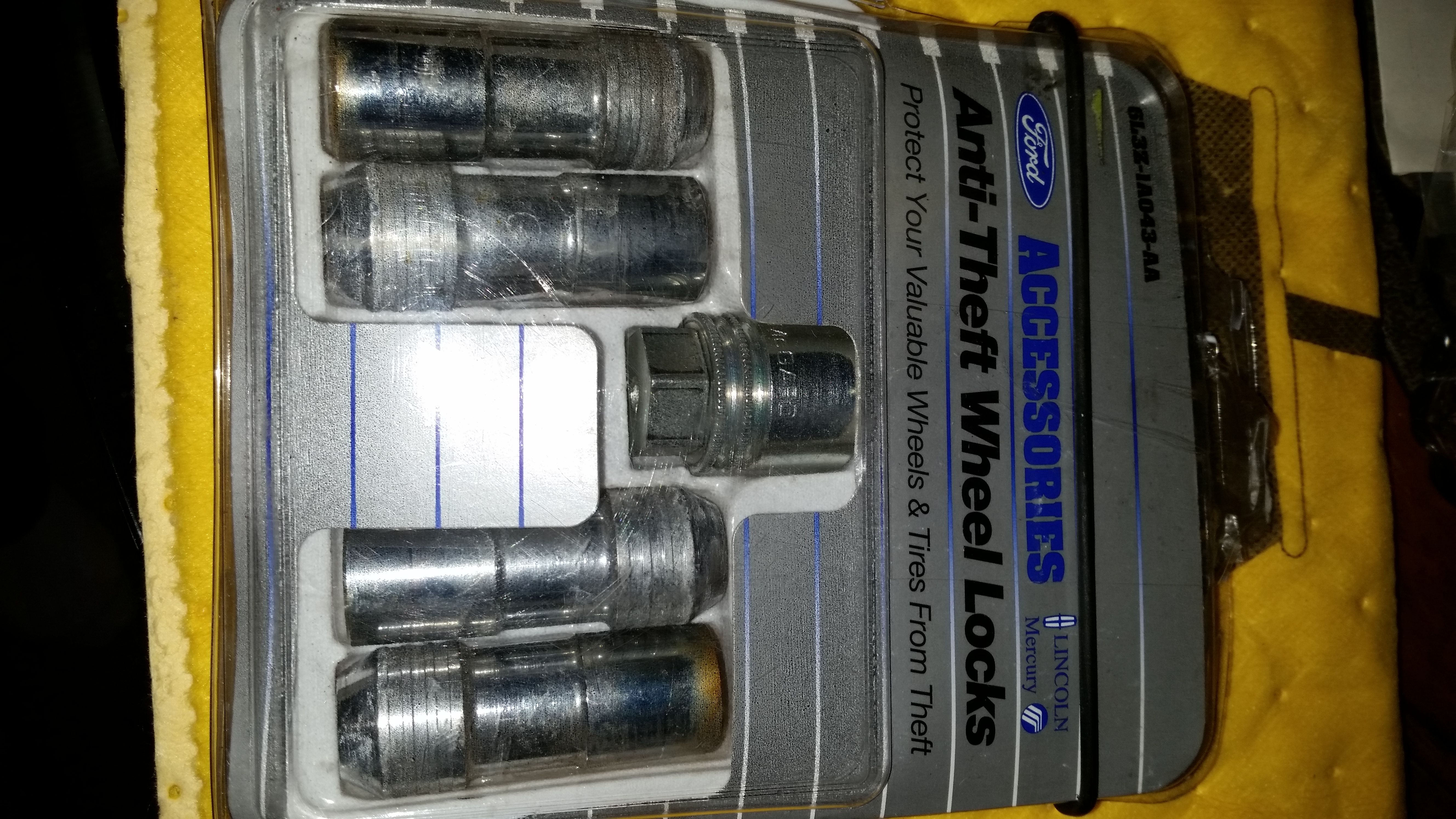 Wheel locks Ford F-150
