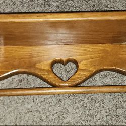 VINTAGE WOODEN COUNTRY HEART PAPER TOWEL HOLDER RACK ACCENT WALL SHELF LEDGE DISPLAY