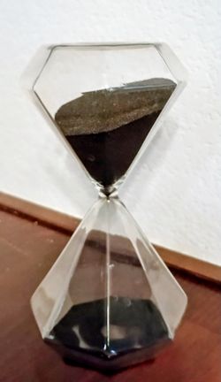 Black Sand Hour Glass