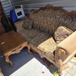 Luxury European Vintage Sofa Like New