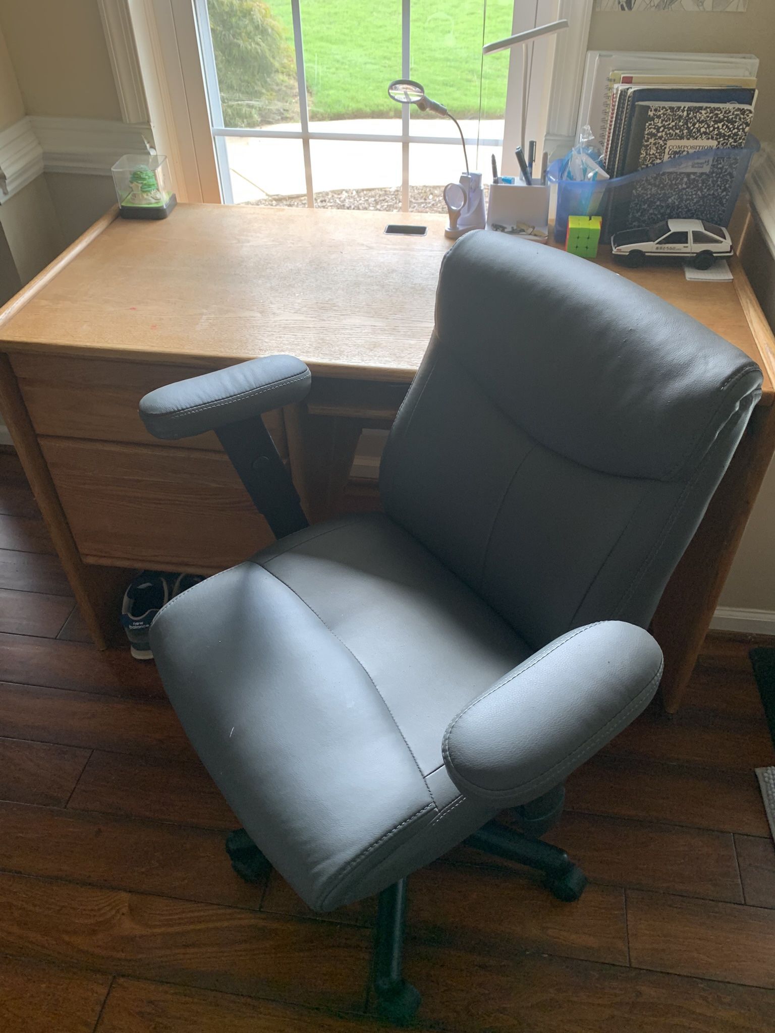 Traymore Luxura Managers Chair with Adjustable Task Arms