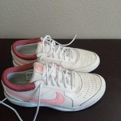 Women's NIKE Shoes