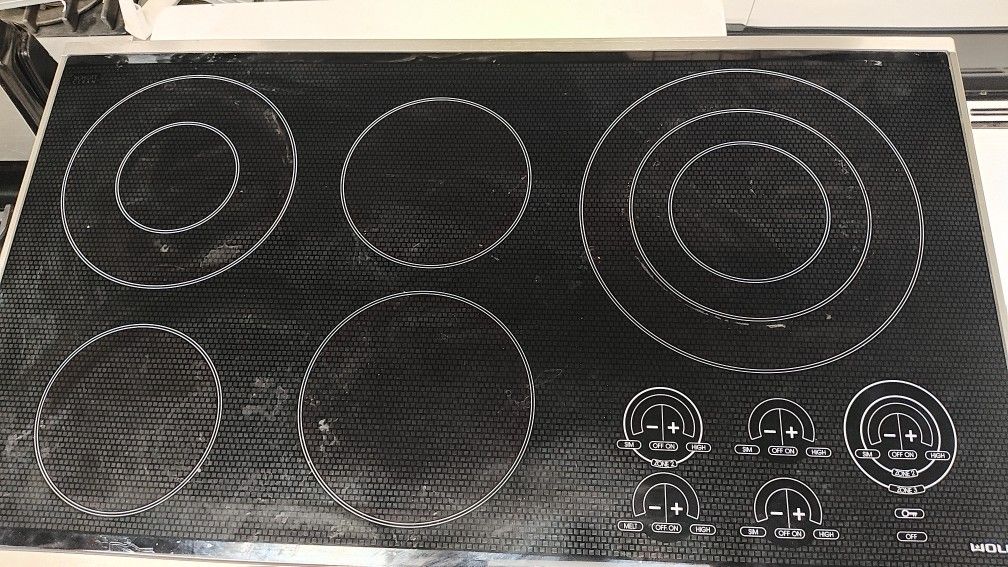 Wolf 36," Induction Cooktop