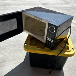 Sunbeam Microwave 900Watts