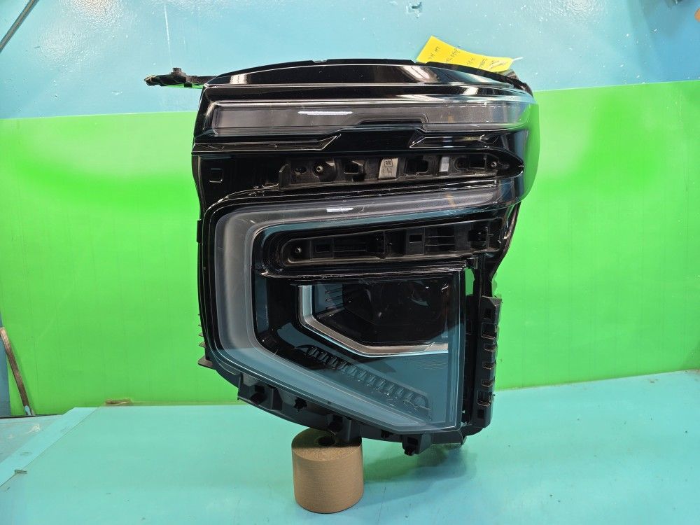 TAHOE 2025 2026 HEADLIGHT OEM