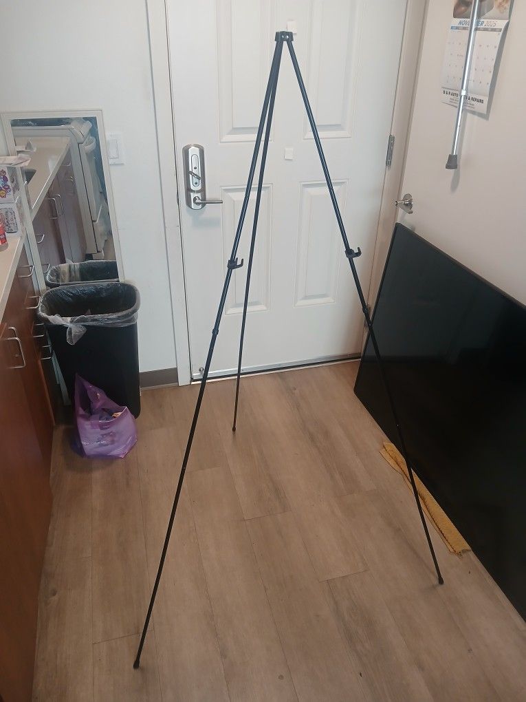 Large Collapsible Display EASELS w Travel Bag.....NEW.....$15