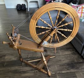 Vintage Country Craftsman Saxony Spinning Wheel