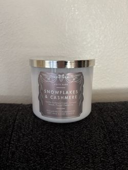 Snowflakes & Cashmere 3-Wick Candle  