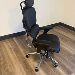 Pristine leather adjustable office chair