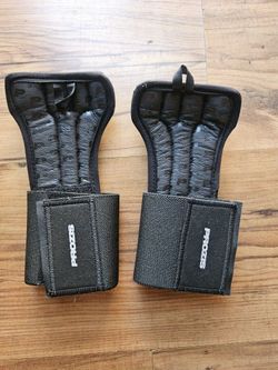 (European brand) New Training Gloves – Size XS