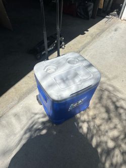 Igloo rolling cooler