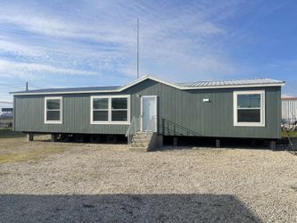 4 Bedroom 2 Bath With Fireplace