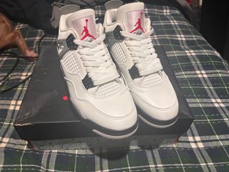 Jordan 4 size 9