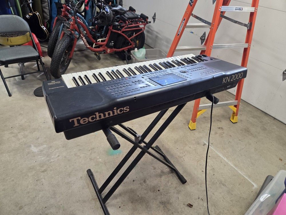 Technics - KN 2000 PCM Keyboard