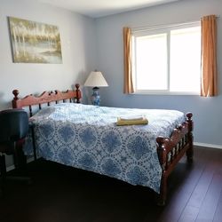 Colonial Style full-size bed frame set