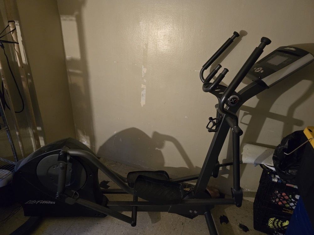 Life Fitness X1 Elliptical Cross Trainer