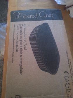 Pampered Chef casserole with lid