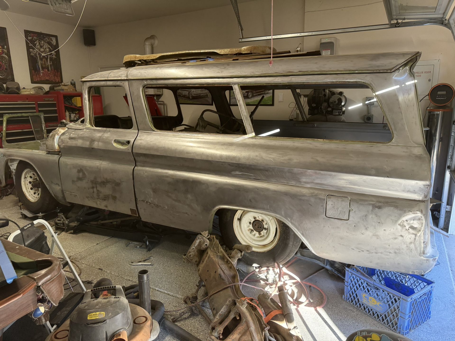 1962 Clamshell suburban 